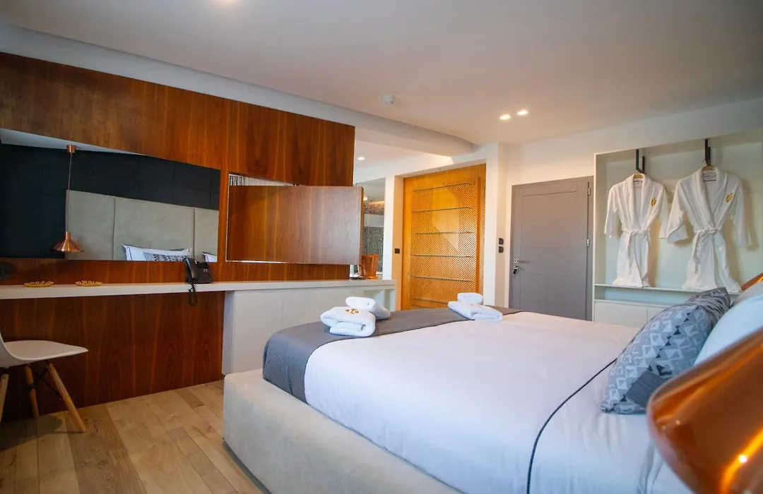 Elite Luxury Boutique-1